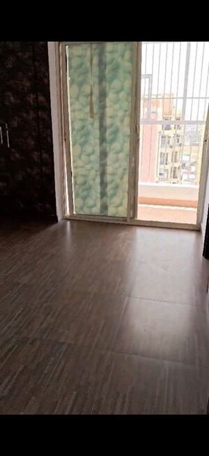 Room in 2 BHK Apartment at Proview Officer City, Raj Nagar Extension – for Rent