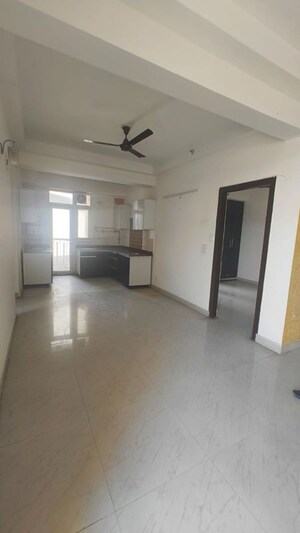 Room in 3.5 BHK Apartment at Amrapali Platinum, Sector 119 – for Sale