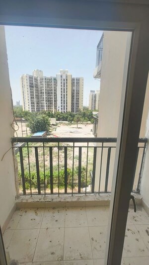 Balcony in 3.5 BHK Apartment at Amrapali Platinum, Sector 119 – for Sale