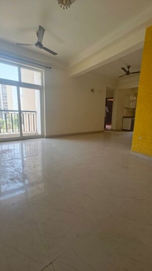 Room in 3.5 BHK Apartment at Amrapali Platinum, Sector 119 – for Sale