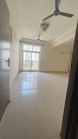 Room in 3.5 BHK Apartment at Amrapali Platinum, Sector 119 – for Sale