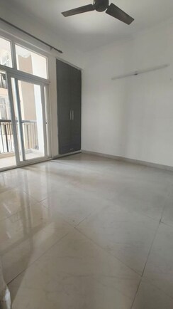 3.5 BHK + Servant Room Apartment For Sale in Amrapali Platinum