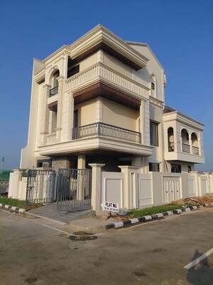 6+ BHK Villa – Exterior View View at Maulviganj - for Sale