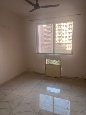 Room in 2 BHK Apartment at DLF The Princeton Estate, Dlf Phase V – for Rent