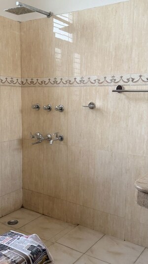Furnished Amenities in 2.5 BHK Builder Floor at Sector 21 – for Rent