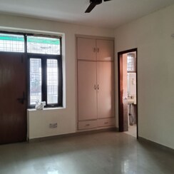 3 BHK + Servant Room Builder Floor For Rent in Ardee City