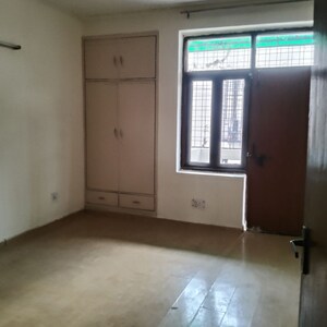Room in 3 BHK Builder Floor at Ardee City, Sector 52 – for Rent