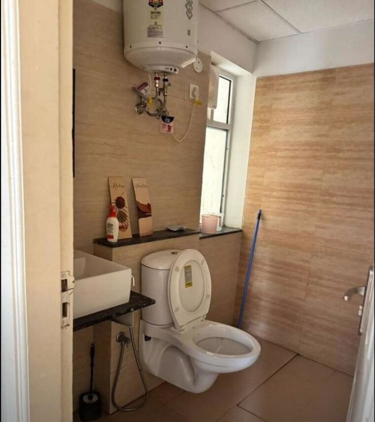 Bathroom, sushma-joynest-moh 2 Bedroom 1000 Sq.Ft. Apartment In Bir Chhat Chandigarh 10396633