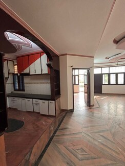 1 BHK + Pooja Room Independent House For Rent in Sector 11