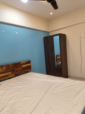 Room in 2 BHK Apartment at Riddhi Garden, Malad East – for Rent