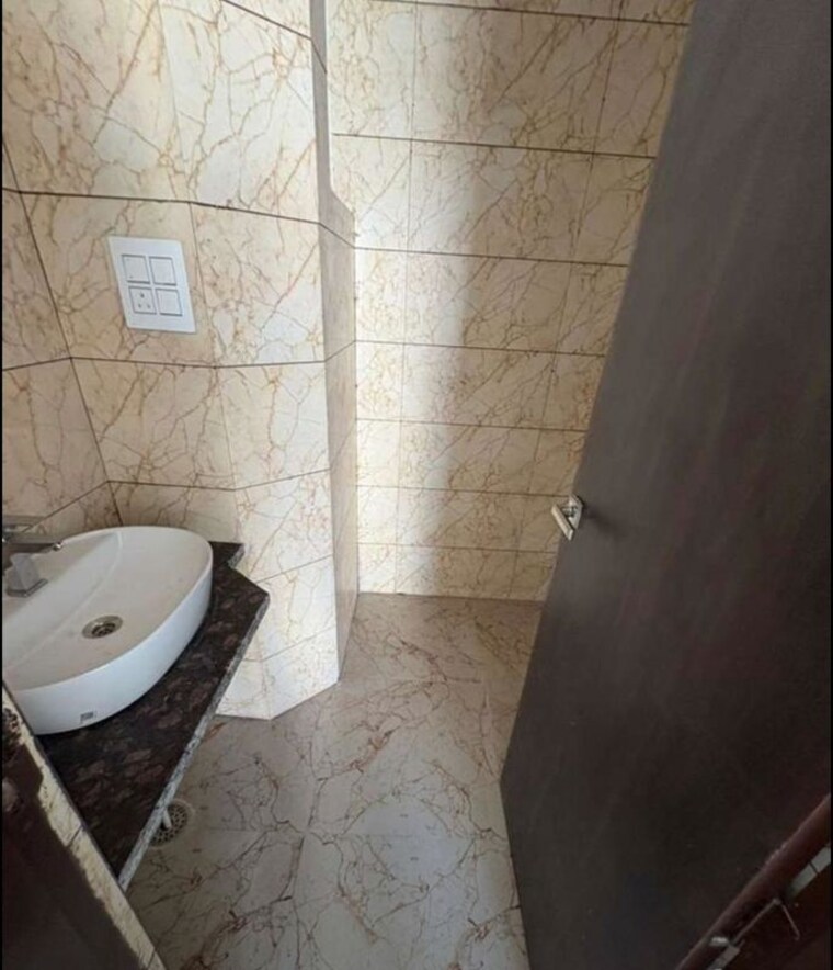Bathroom, green-valley-residencia 3 Bedroom 1500 Sq.Ft. Apartment In Ghazipur Zirakpur 10396688