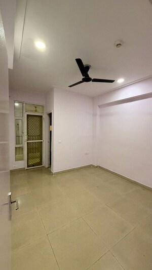 Room in 2 BHK Apartment at Gaur City 5th Avenue, Sector 4 Greater Noida – for Sale