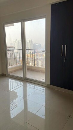 3 BHK + Servant Room Apartment For Rent in Amrapali Silicon City