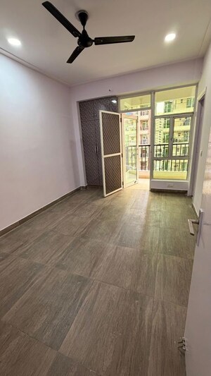 Room in 2 BHK Apartment at Gaur City 5th Avenue, Sector 4 Greater Noida – for Sale
