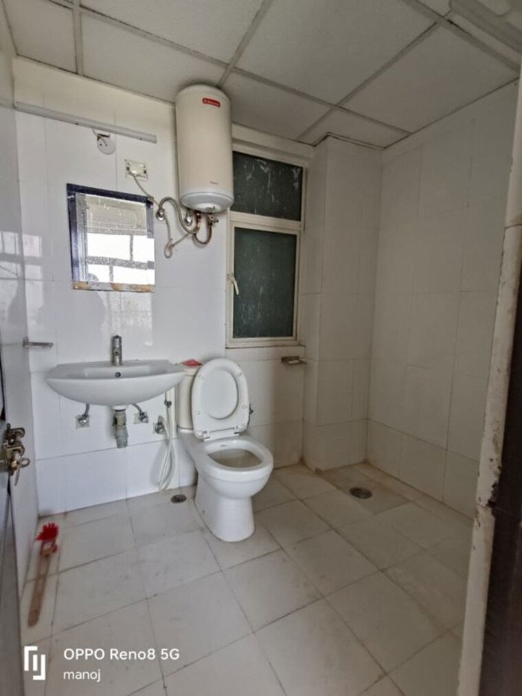 Bathroom, maxblis-white-house 3 Bedroom 1375 Sq.Ft. Apartment In Sector 75 Noida 10396737