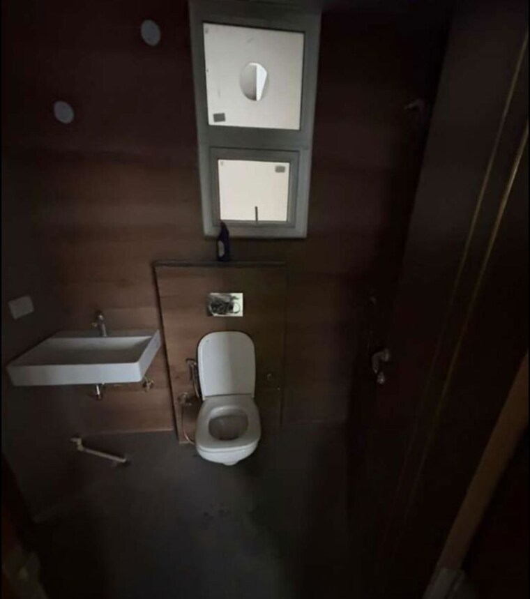 Bathroom, malwa-escon-primera 3 Bedroom 1695 Sq.Ft. Apartment In International Airport Road Zirakpur 10396734