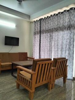 3 BHK + Servant Room Apartment For Rent in Amrapali Silicon City