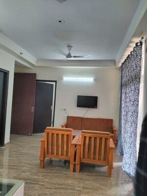Team Area in 3 BHK Apartment at Amrapali Silicon City, Sector 76 – for Rent