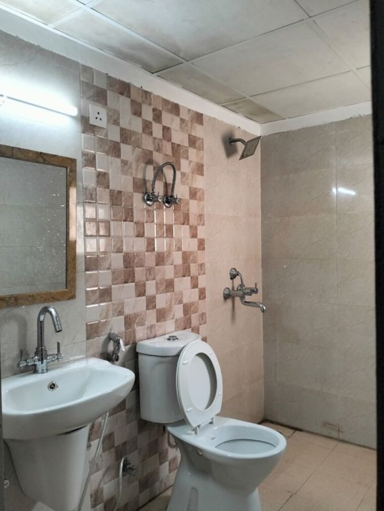 Bathroom, amrapali-silicon-city 3 Bedroom 1545 Sq.Ft. Apartment In Sector 76 Noida 10396739