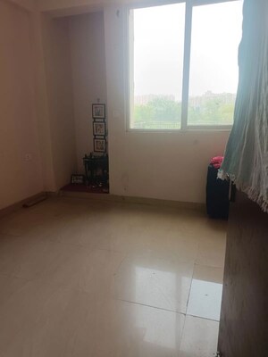 Room in 3 BHK Apartment at Amrapali Kingswood, Sector 4 Greater Noida – for Sale