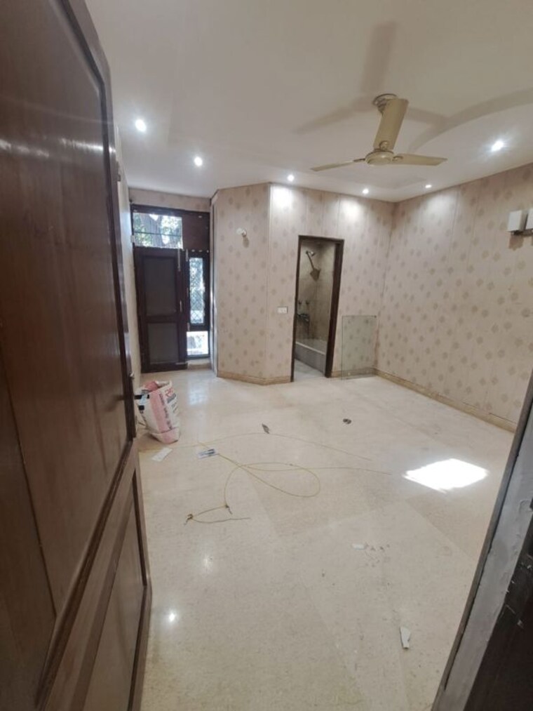 Room, greater kailash part 3 3 Bedroom 1800 Sq.Ft. Builder Floor In Greater Kailash Part 3 Delhi 10396763