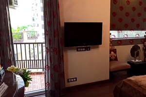 Room in 3 BHK Apartment at Dasnac The Jewel, Sector 75 – for Sale
