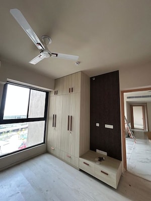 Room in 3 BHK Apartment at Emaar MGF The Palm Drive Villas, Sector 66 – for Rent