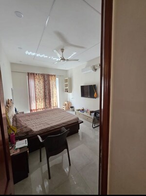 Bedroom in 3 BHK Builder Floor at Sector 21 – for Rent