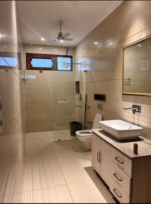 Team Area in 3 BHK Builder Floor at Sector 35 – for Rent