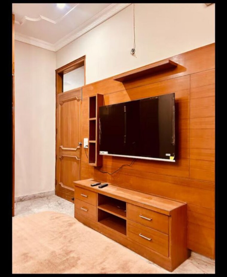 Kitchen, sector 35 3 Bedroom 4500 Sq.Ft. Builder Floor In Sector 35 Chandigarh 10396809