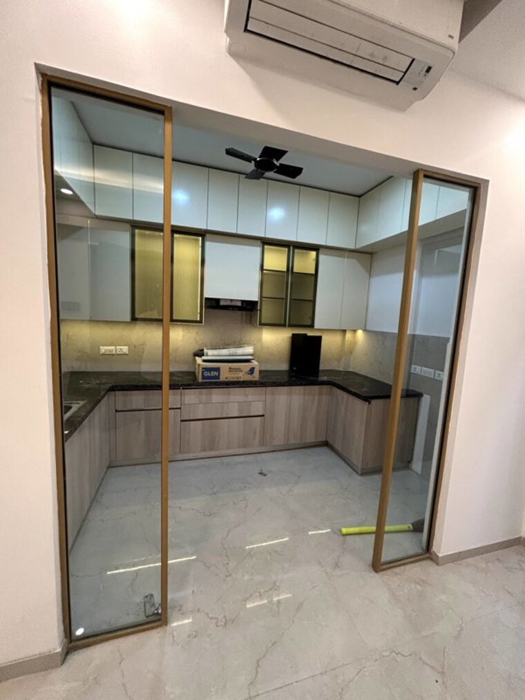Room, smart-world-orchard Commercial Warehouse 1595 Sq.Ft. In Sector 61 Gurgaon 10396808