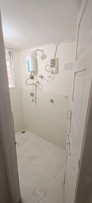 Bathroom in 1 BHK Apartment at Deccan Gymkhana – for Rent