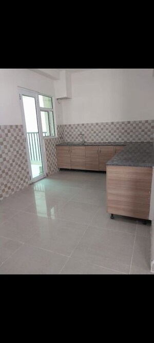 Room in 4 BHK Apartment at Gaur City 2 - 11th Avenue, Sector 16c Greater Noida – for Sale
