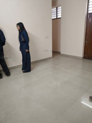 Room in 3 BHK Independent House at Sector 51 – for Rent