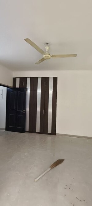 Room in 4 BHK Villa at Ansal Florence Residency, Sector 57 – for Rent