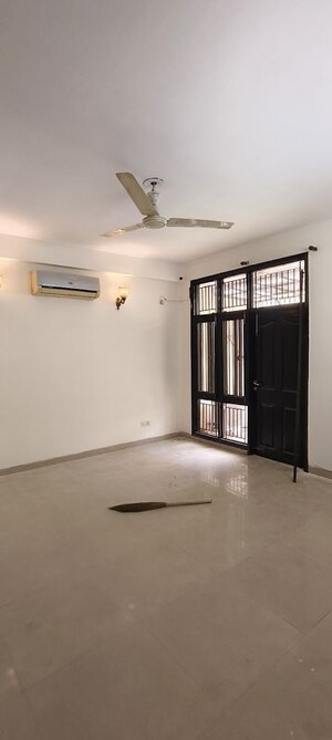 Room in 4 BHK Villa at Ansal Florence Residency, Sector 57 – for Rent