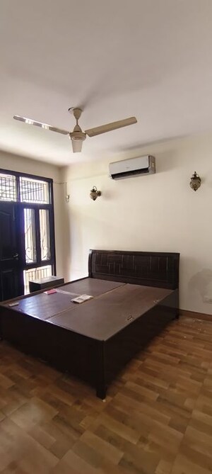 Living Room in 4 BHK Villa at Ansal Florence Residency, Sector 57 – for Rent