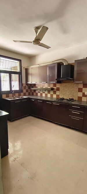 Kitchen in 4 BHK Villa at Ansal Florence Residency, Sector 57 – for Rent