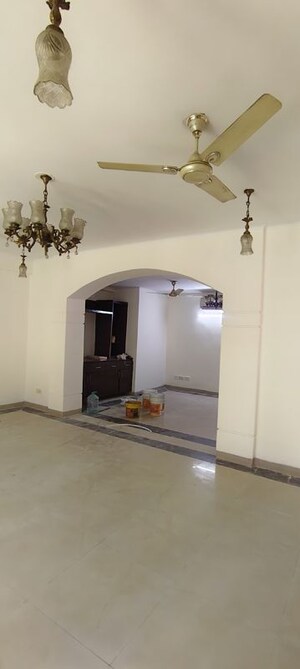 Furnished Amenities in 4 BHK Villa at Ansal Florence Residency, Sector 57 – for Rent