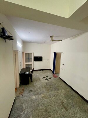 Room in 3 BHK Builder Floor at RWA Apartments Sector 12, Sector 12 – for Rent