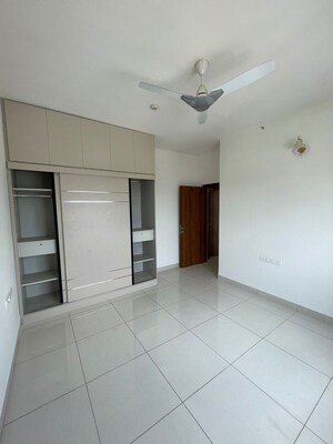 Room in 3 BHK Apartment at Benson Town – for Rent