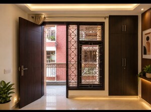 Room in 3 BHK Builder Floor at Panchsheel Vihar – for Sale