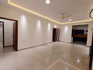 Room in 3 BHK Apartment at Benson Town – for Rent