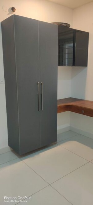 Room in 2.5 BHK Apartment at Ambience Courtyard, Manikonda – for Rent