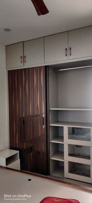 Room in 2.5 BHK Apartment at Ambience Courtyard, Manikonda – for Rent