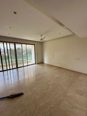 Room in 3 BHK Apartment at One Hiranandani Park Barrington, Ghodbunder Road – for Rent