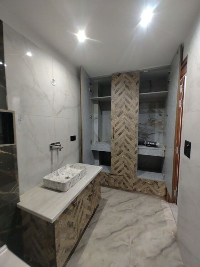 Bathroom, sector 42 3 Bedroom 2000 Sq.Ft. Builder Floor In Sector 42 Gurgaon 10396878