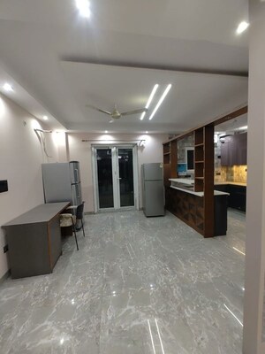 Room in 3 BHK Builder Floor at Sector 42 – for Rent