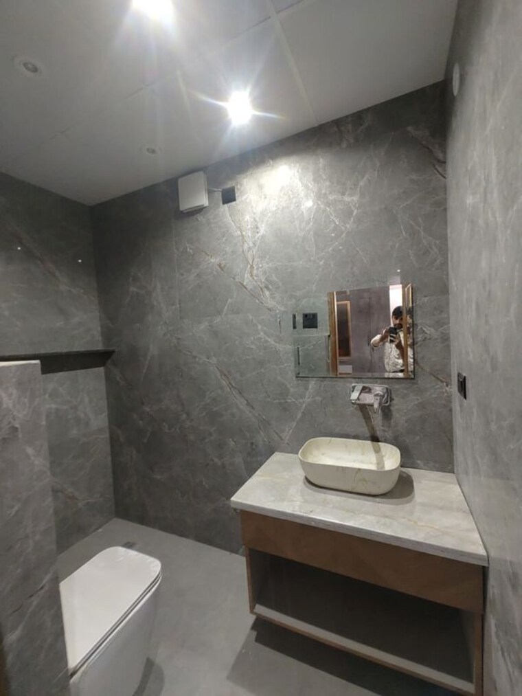 Bathroom, sector 42 3 Bedroom 2000 Sq.Ft. Builder Floor In Sector 42 Gurgaon 10396878
