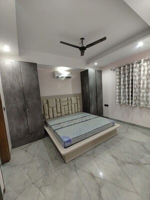 Bedroom in 3 BHK Builder Floor at Sector 42 – for Rent
